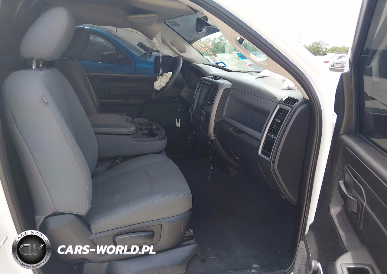 2019 Ram 1500 Classic Express 4X2 6'4 Box VIN:3C6JR6AG6KG729988 - 5