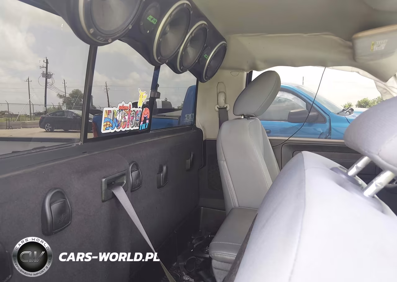 2019 Ram 1500 Classic Express 4X2 6'4 Box VIN:3C6JR6AG6KG729988 - 8