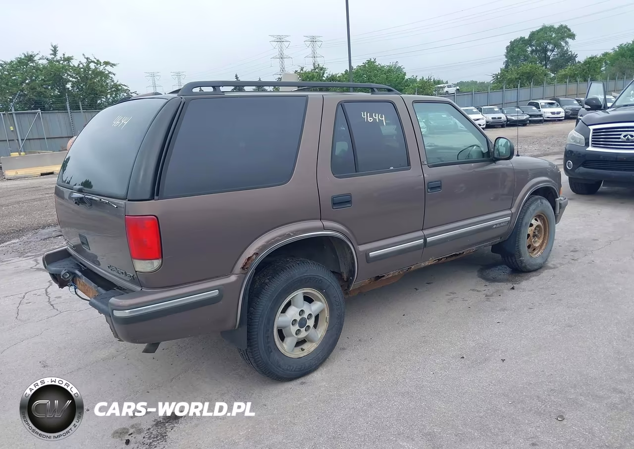 1998 Chevrolet Blazer Ls VIN:1GNDT13W8W2275778 - 4