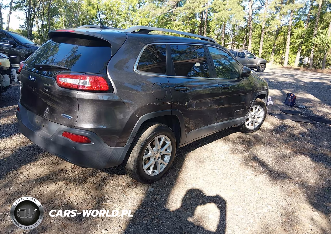 2018 Jeep Cherokee Latitude Plus Fwd VIN:1C4PJLLB9JD544601 - 4