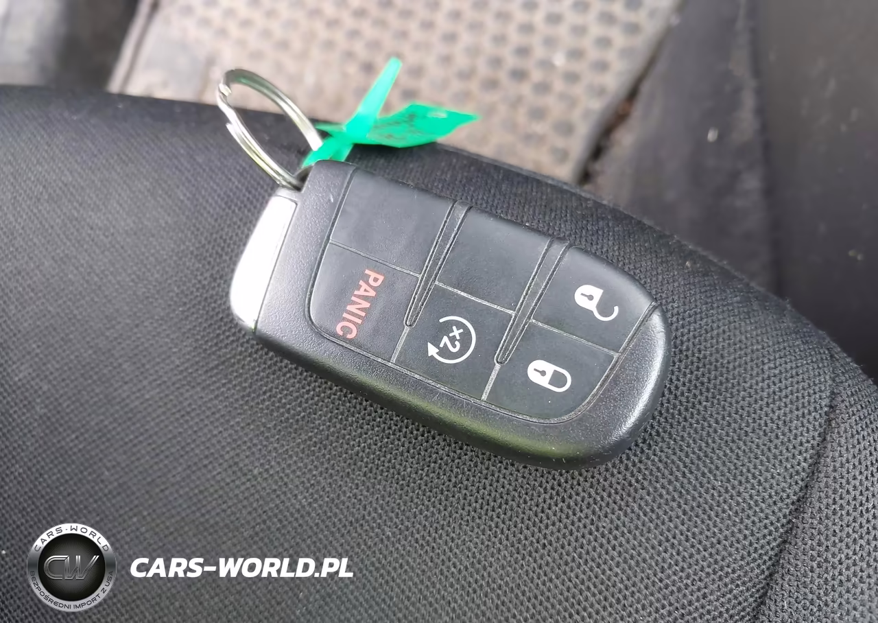 2018 Jeep Renegade Latitude 4X4 VIN:ZACCJBBB8JPG99846 - 11