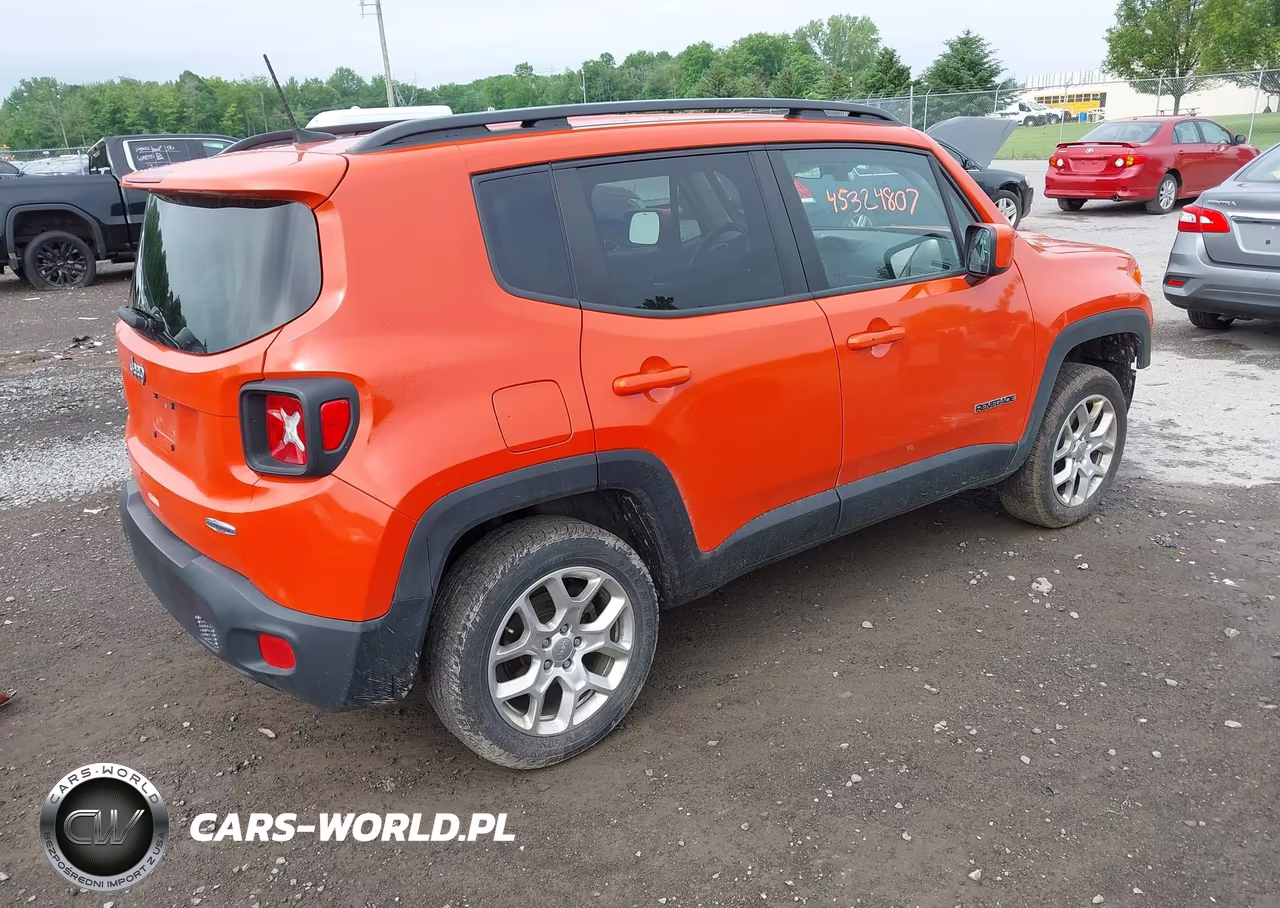 2018 Jeep Renegade Latitude 4X4 VIN:ZACCJBBB8JPG99846 - 4
