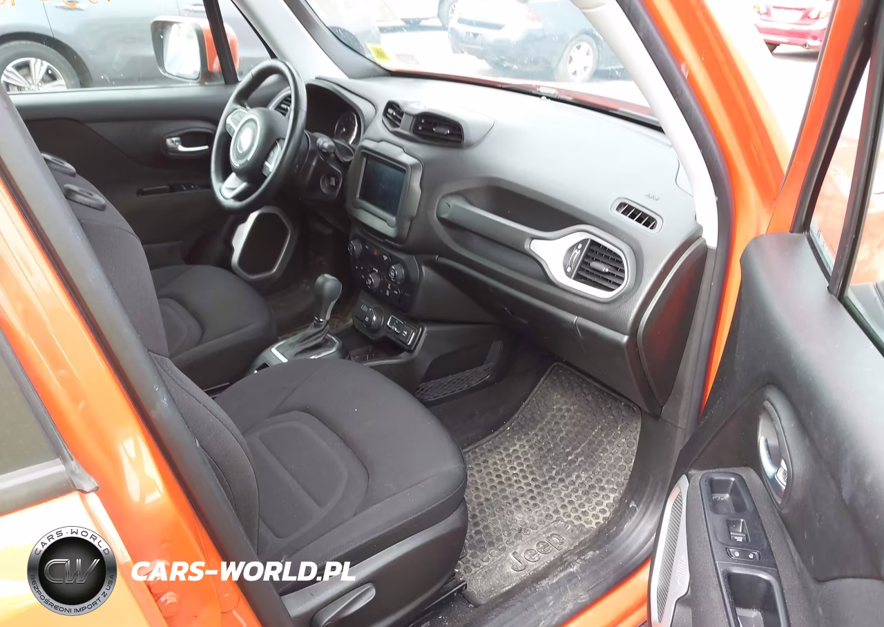 2018 Jeep Renegade Latitude 4X4 VIN:ZACCJBBB8JPG99846 - 5