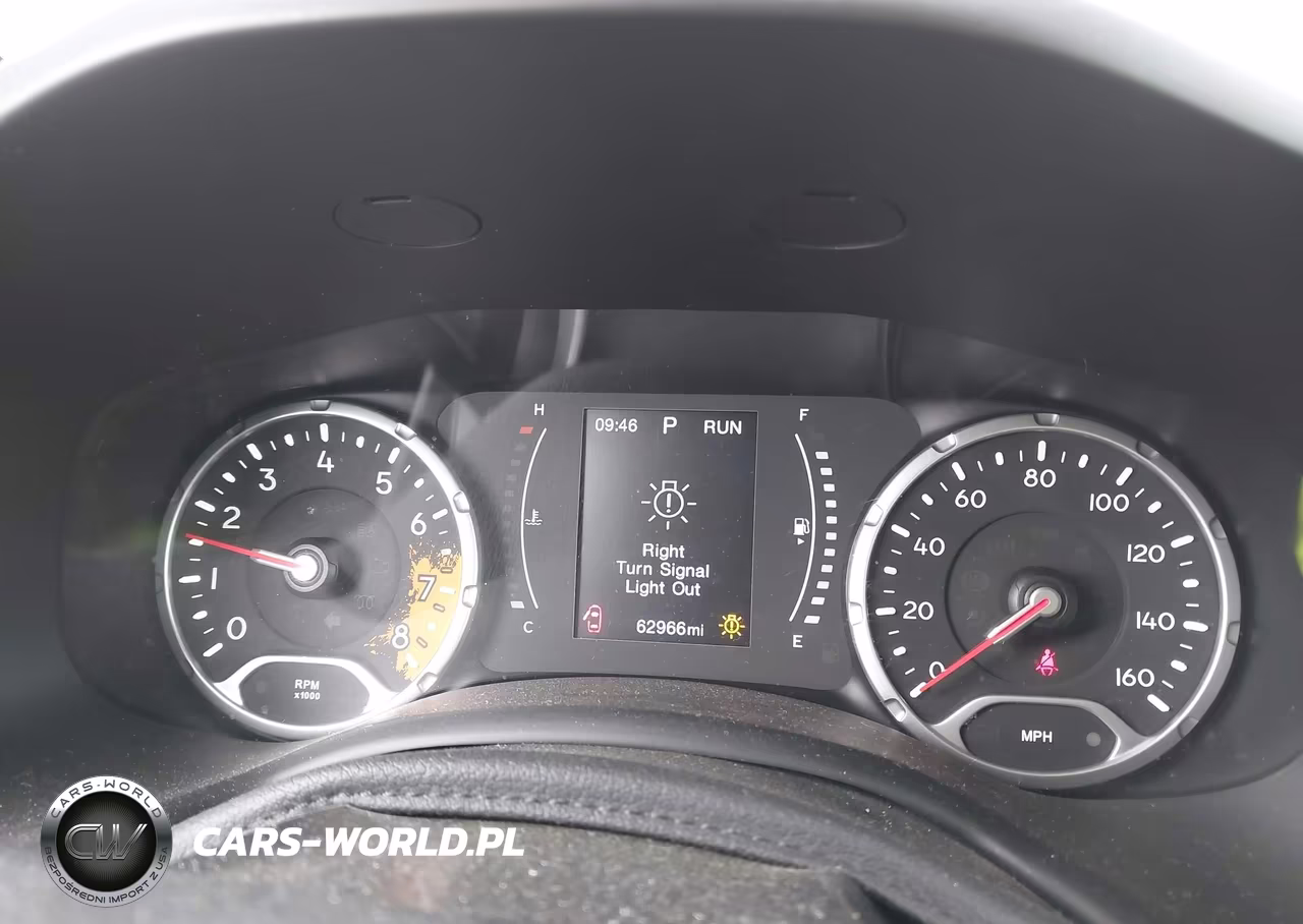 2018 Jeep Renegade Latitude 4X4 VIN:ZACCJBBB8JPG99846 - 7