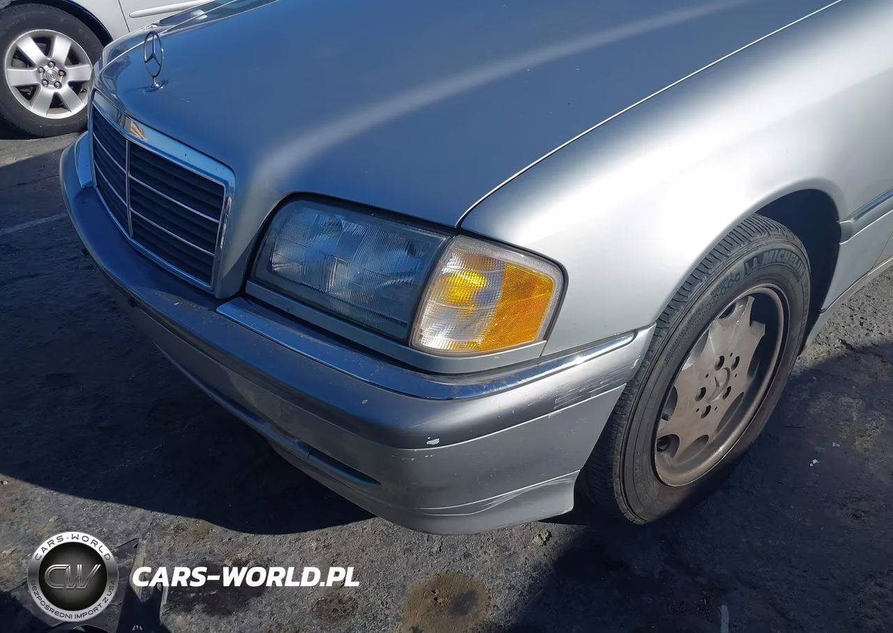 2000 Mercedes-Benz C 230 Kompressor VIN:WDBHA24G3YA831435 - 6