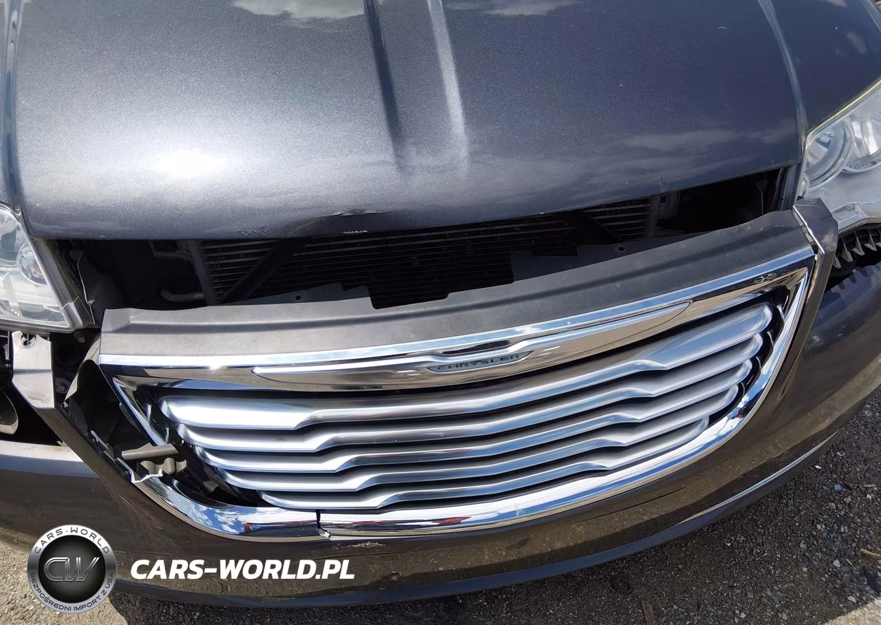 2015 Chrysler Town & Country Touring VIN:2C4RC1BG4FR560696 - 13