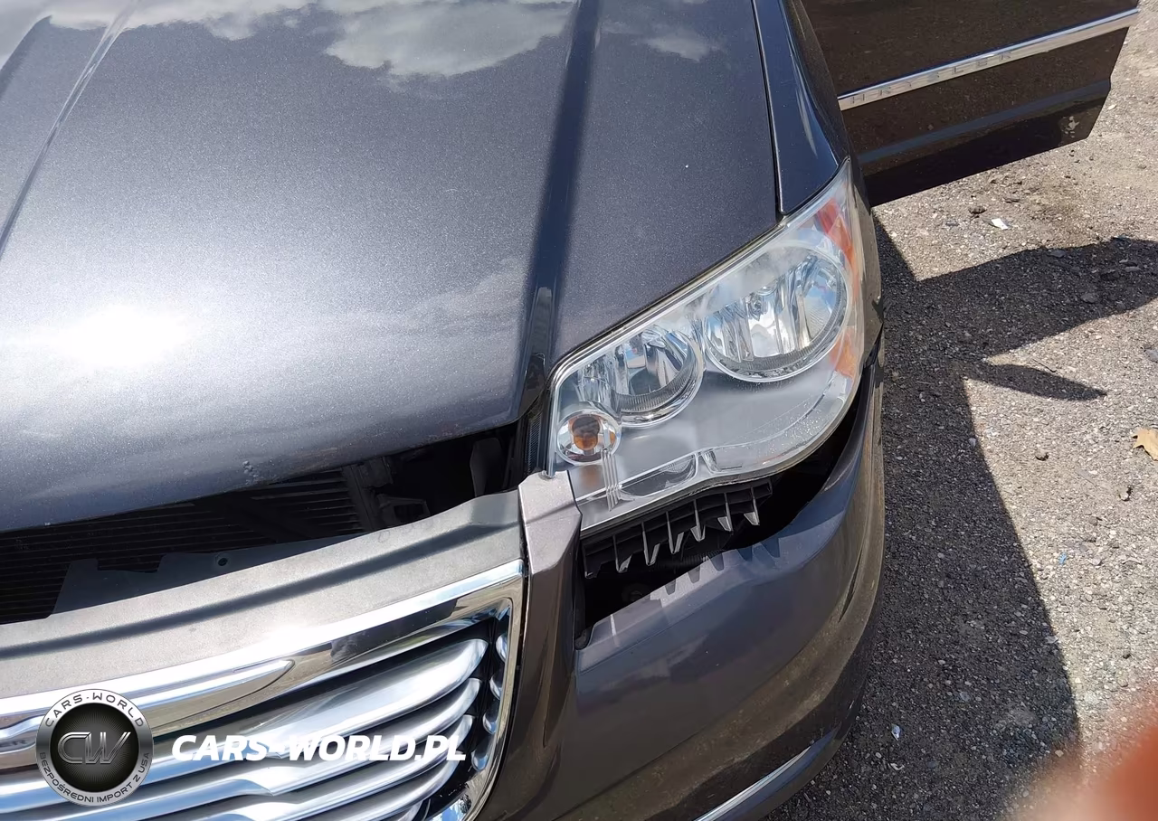 2015 Chrysler Town & Country Touring VIN:2C4RC1BG4FR560696 - 14
