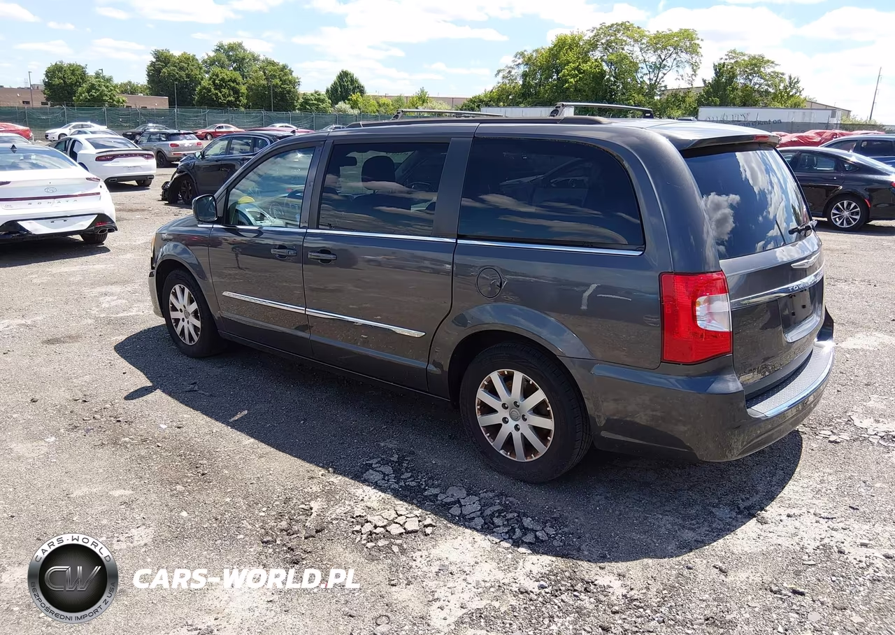 2015 Chrysler Town & Country Touring VIN:2C4RC1BG4FR560696 - 3