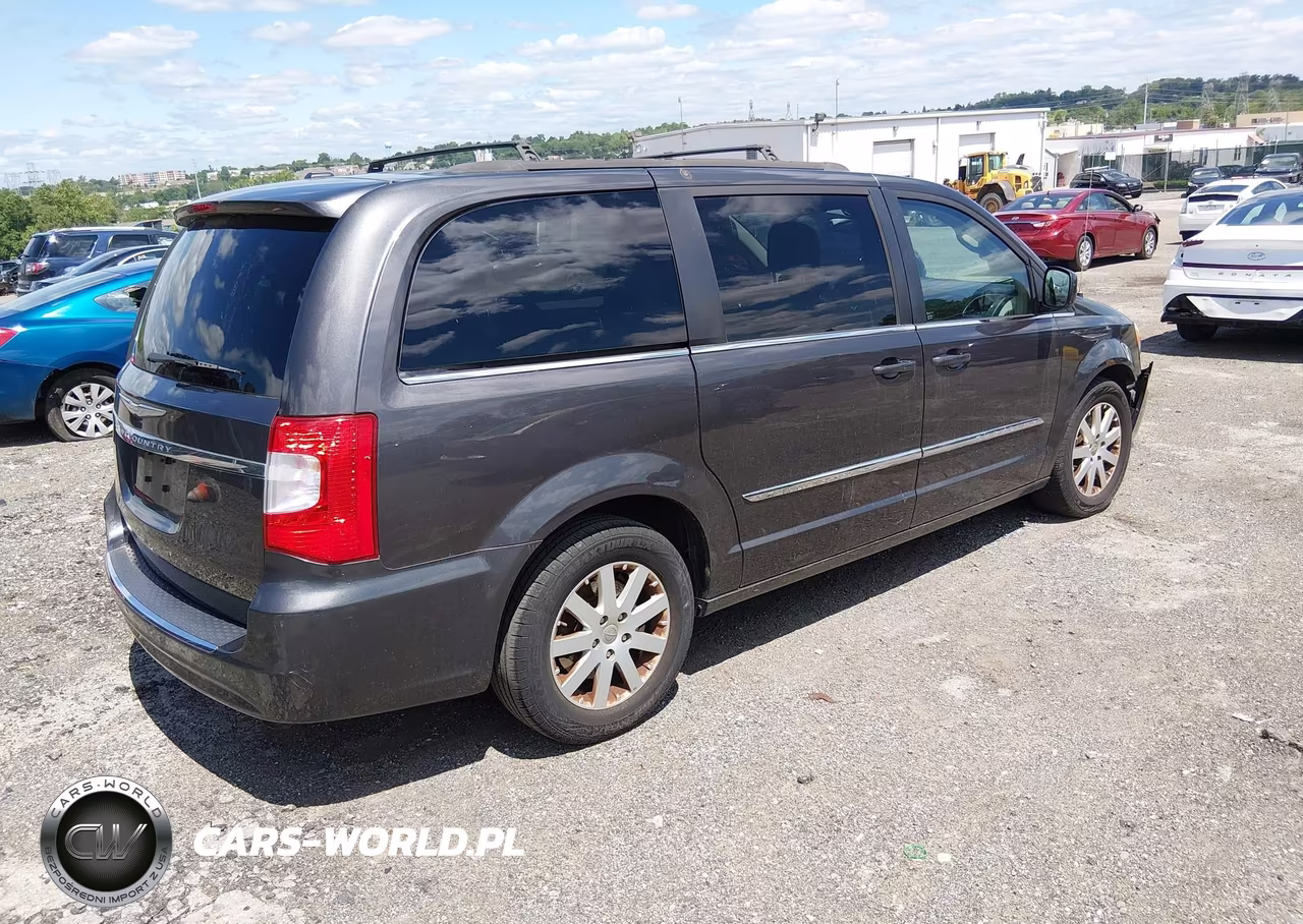 2015 Chrysler Town & Country Touring VIN:2C4RC1BG4FR560696 - 4