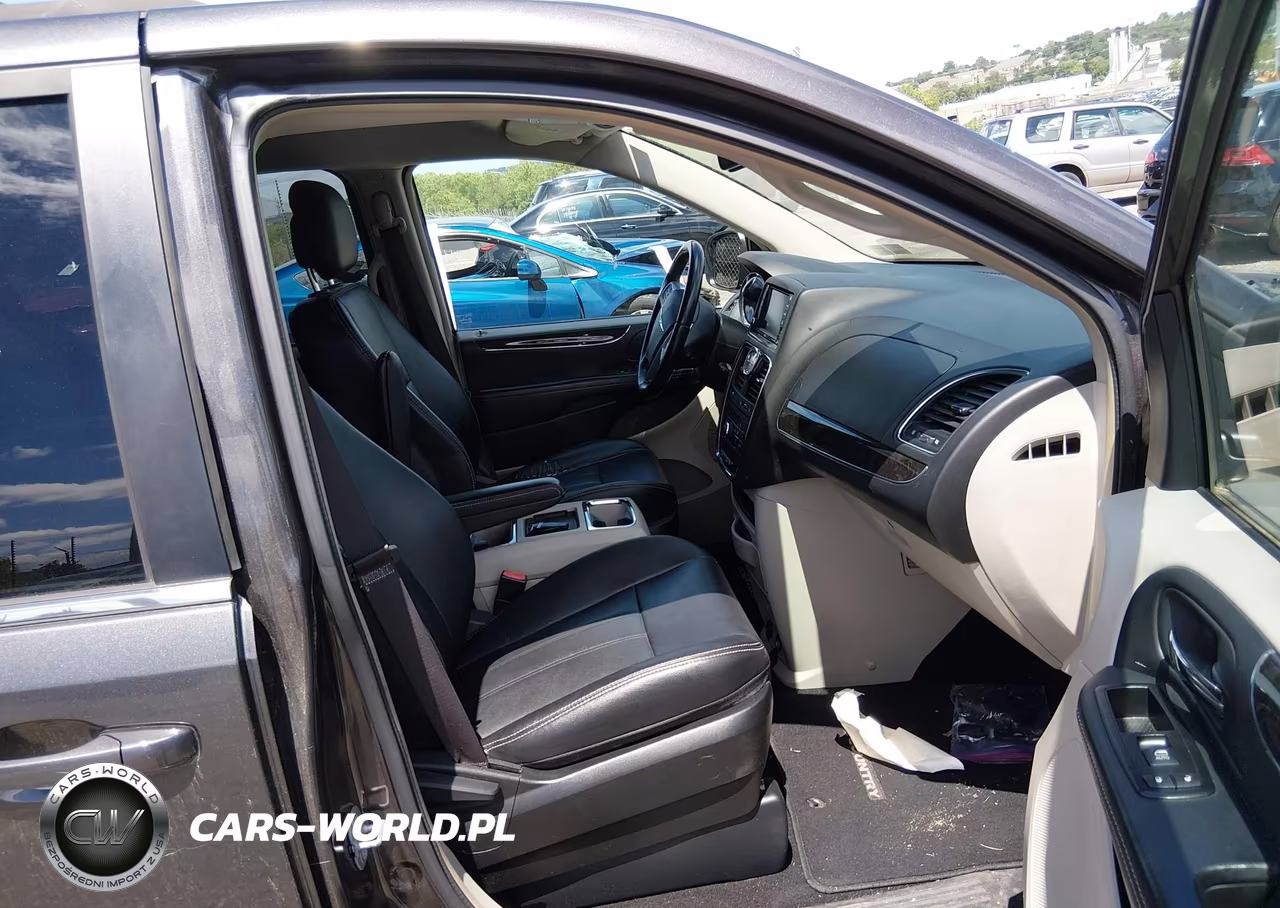 2015 Chrysler Town & Country Touring VIN:2C4RC1BG4FR560696 - 5