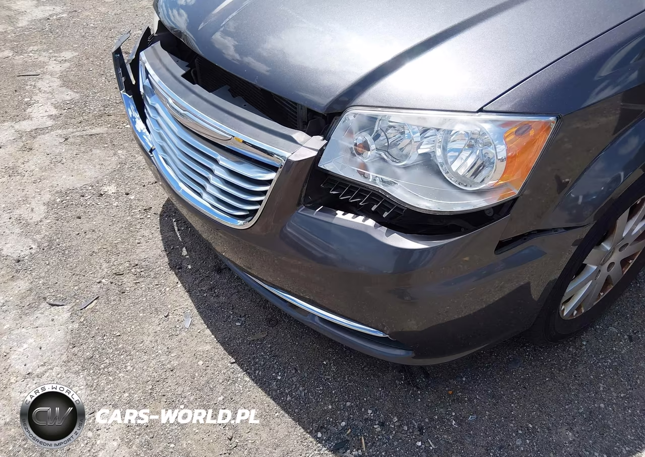 2015 Chrysler Town & Country Touring VIN:2C4RC1BG4FR560696 - 6