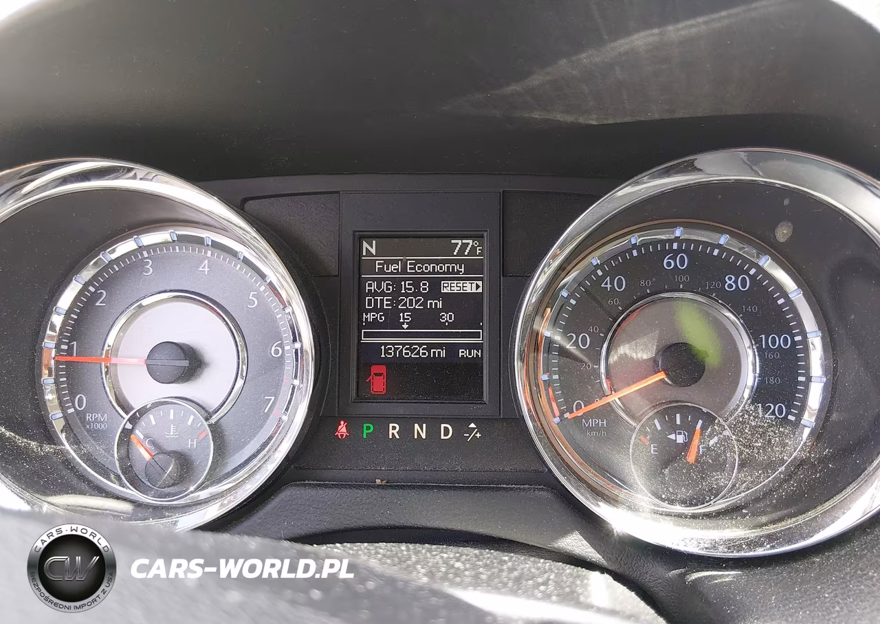 2015 Chrysler Town & Country Touring VIN:2C4RC1BG4FR560696 - 7