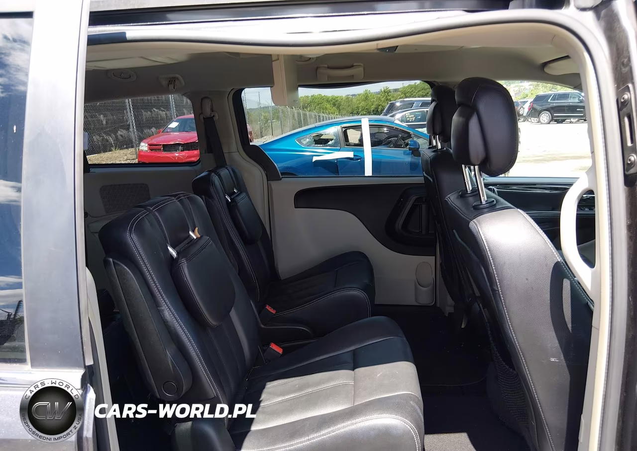 2015 Chrysler Town & Country Touring VIN:2C4RC1BG4FR560696 - 8