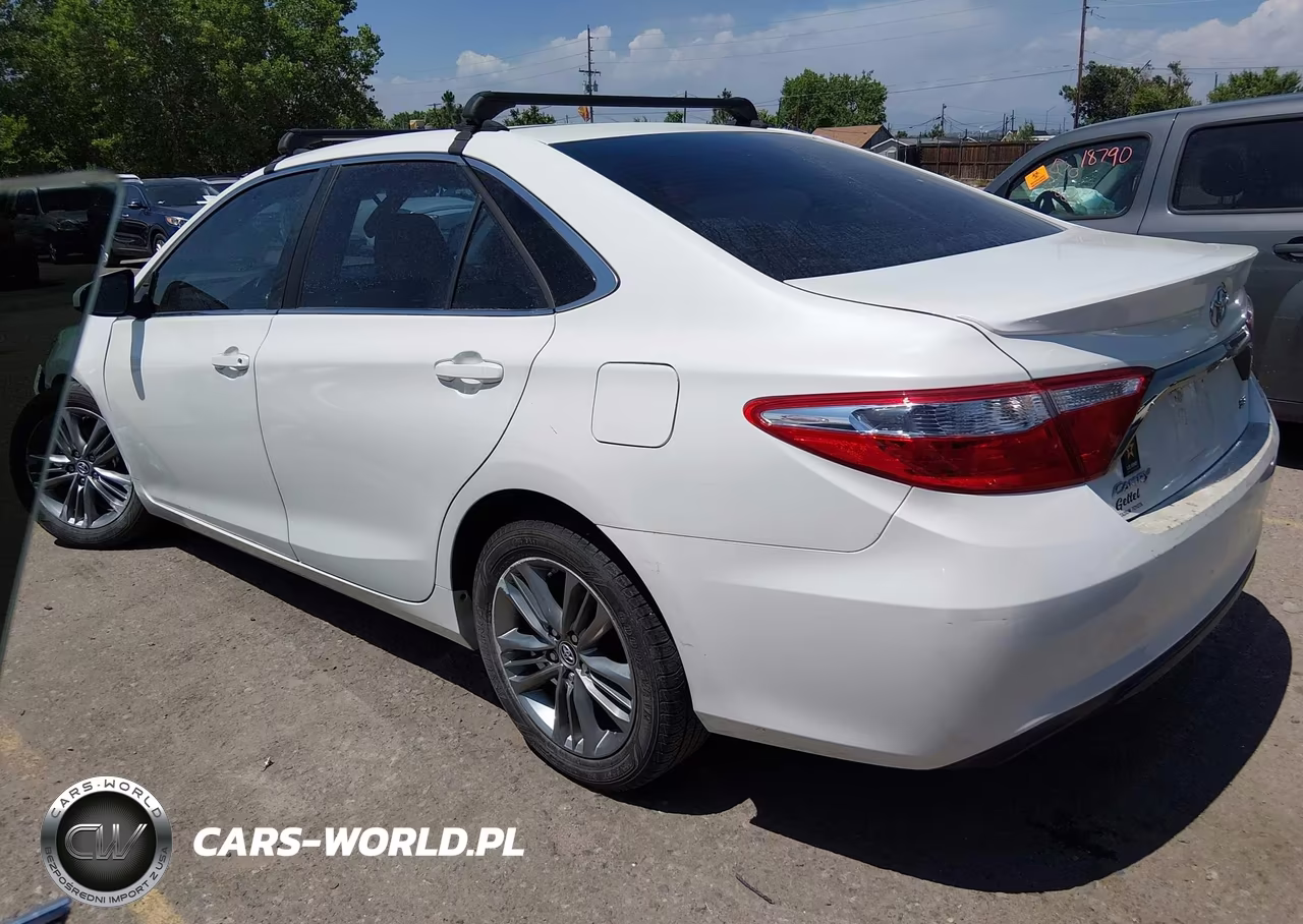 2015 Toyota Camry Se VIN:4T1BF1FK1FU044110 - 3