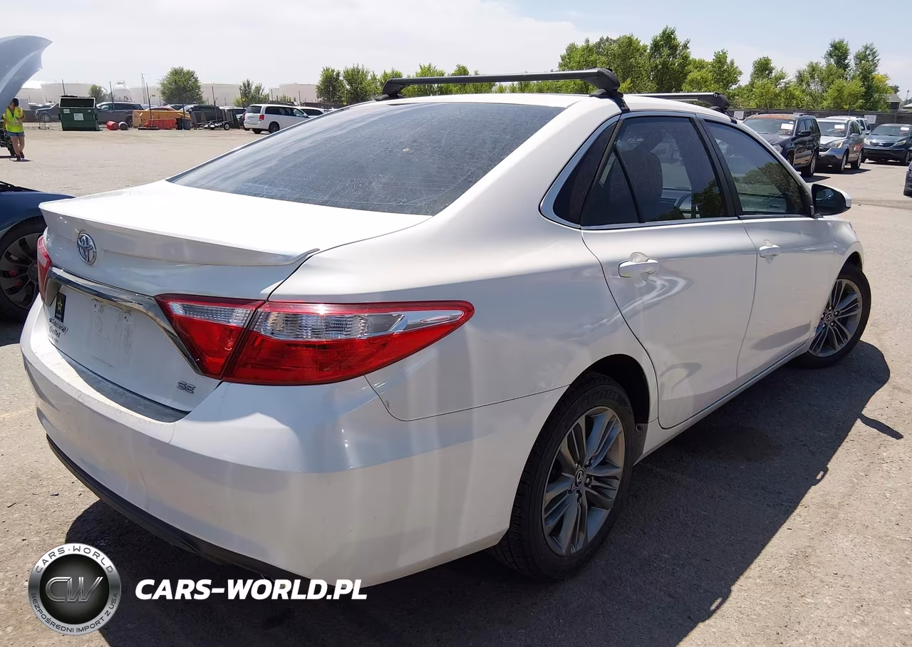 2015 Toyota Camry Se VIN:4T1BF1FK1FU044110 - 4