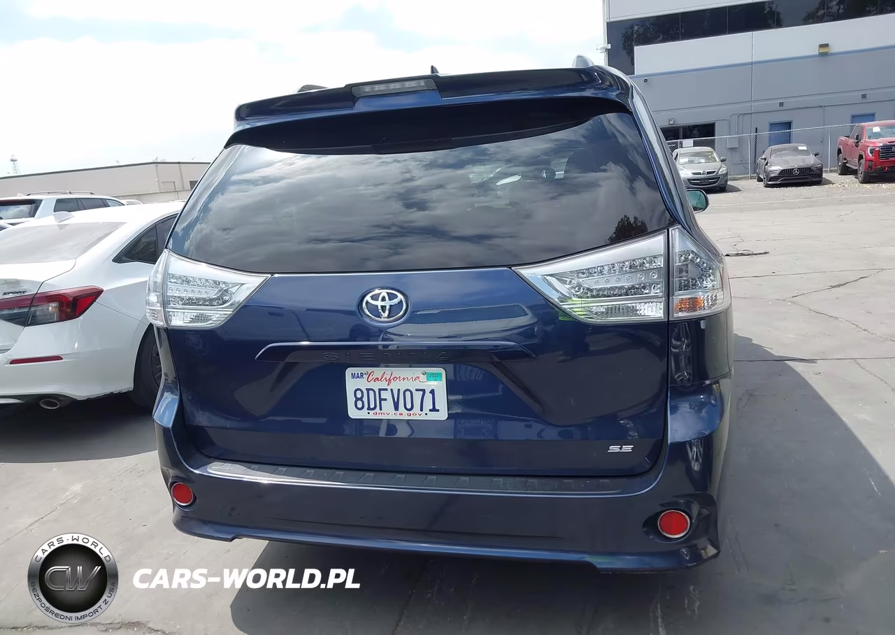 2018 Toyota Sienna Se 8 Passenger VIN:5TDXZ3DC9JS914028 - 16