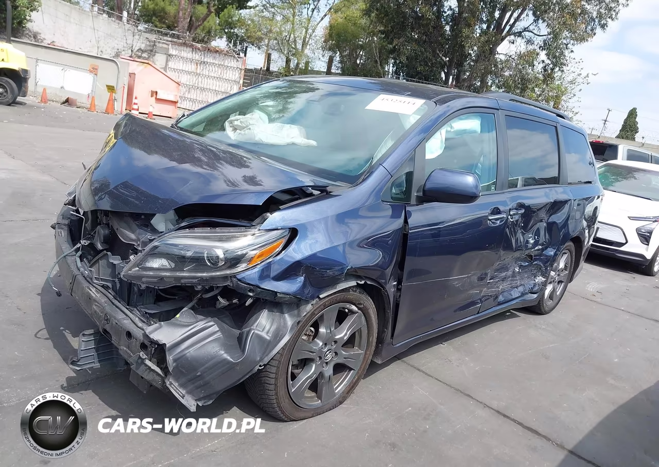 2018 Toyota Sienna Se 8 Passenger VIN:5TDXZ3DC9JS914028 - 2