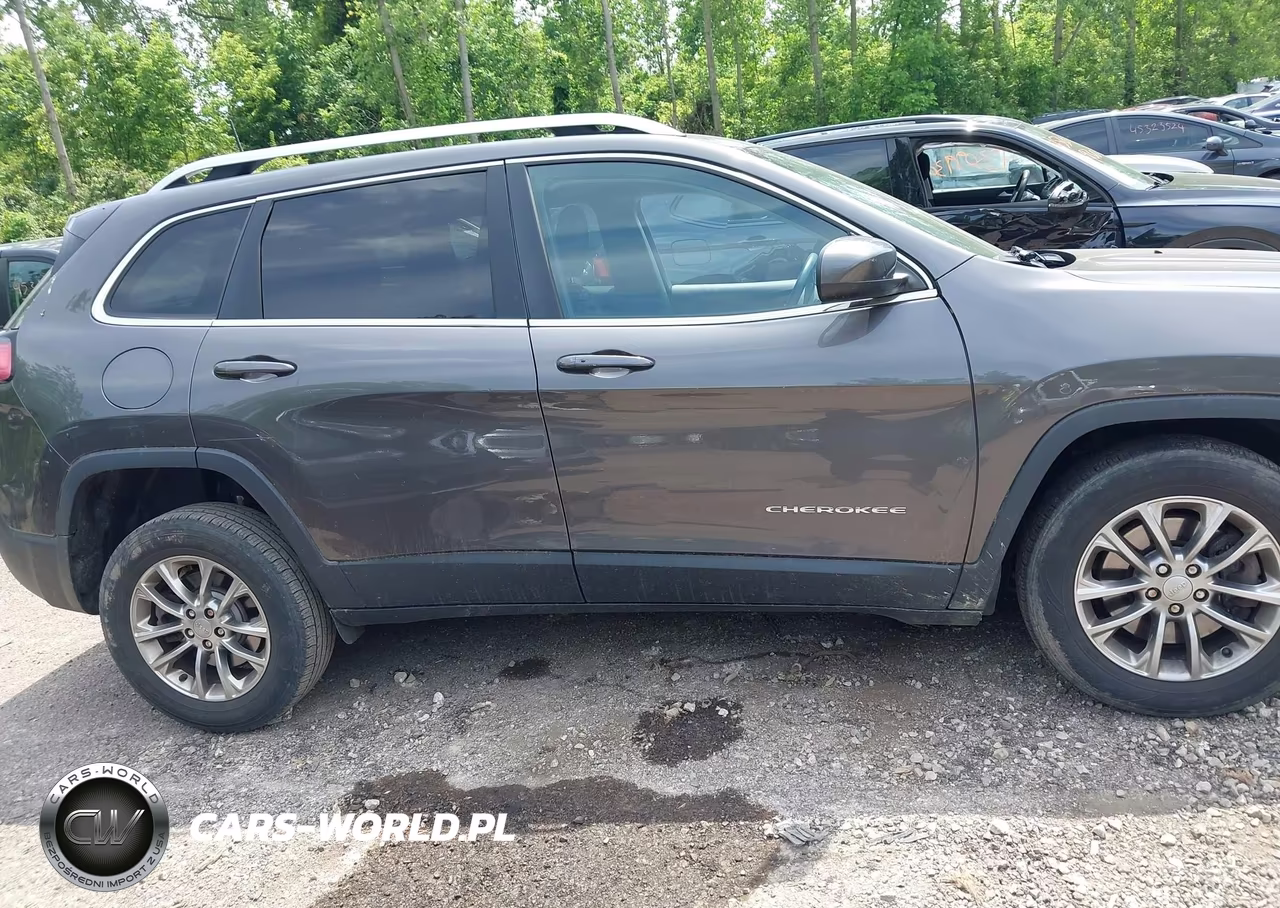 2019 Jeep Cherokee Latitude Plus 4X4 VIN:1C4PJMLX2KD130904 - 13