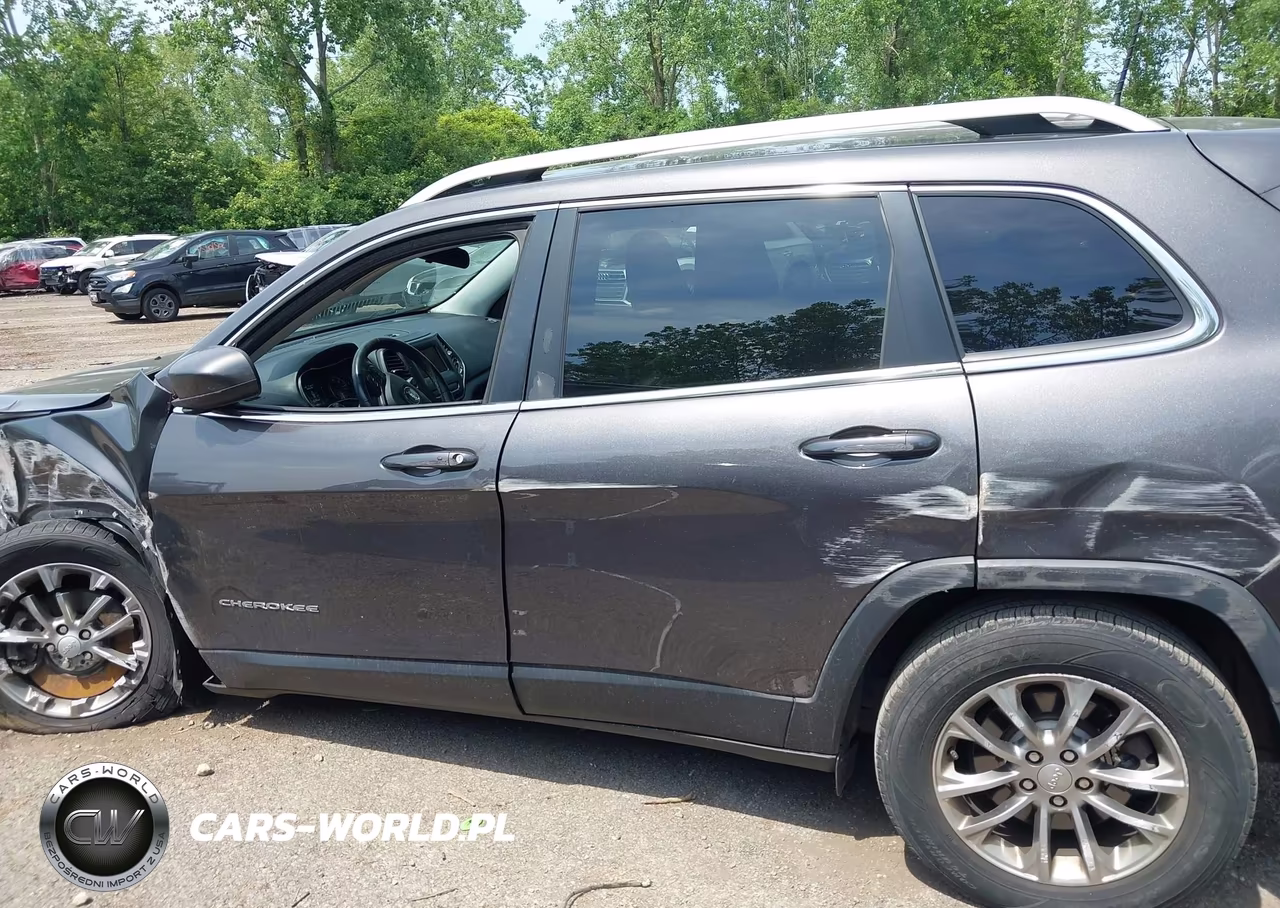 2019 Jeep Cherokee Latitude Plus 4X4 VIN:1C4PJMLX2KD130904 - 14