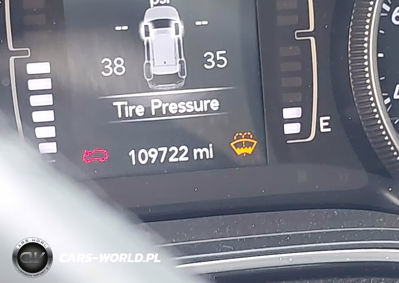 2019 Jeep Cherokee Latitude Plus 4X4 VIN:1C4PJMLX2KD130904 - 15