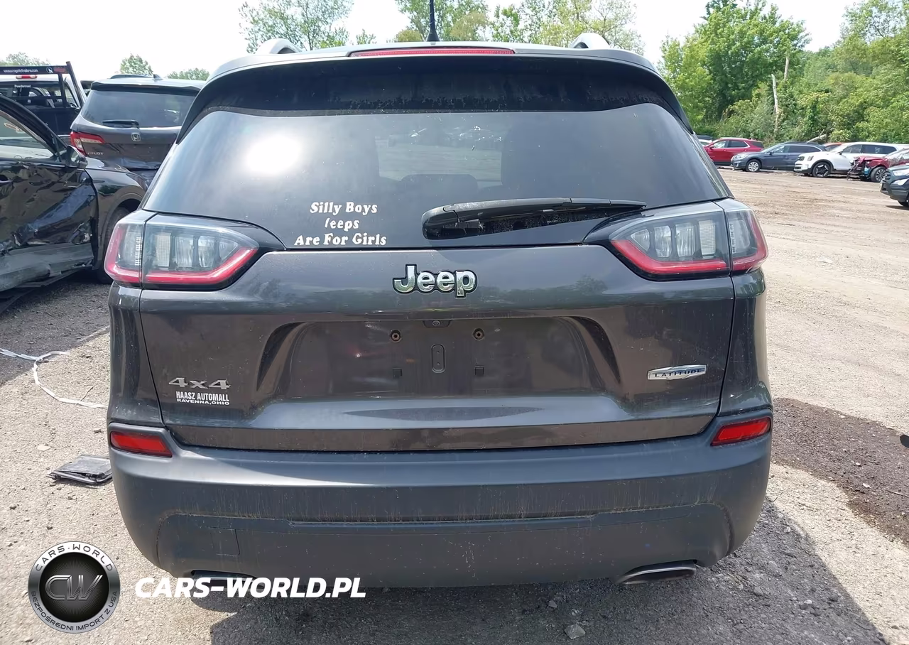 2019 Jeep Cherokee Latitude Plus 4X4 VIN:1C4PJMLX2KD130904 - 16