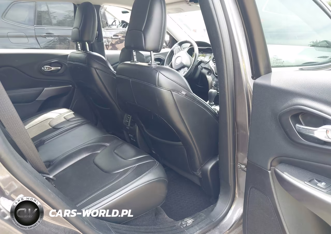 2019 Jeep Cherokee Latitude Plus 4X4 VIN:1C4PJMLX2KD130904 - 8