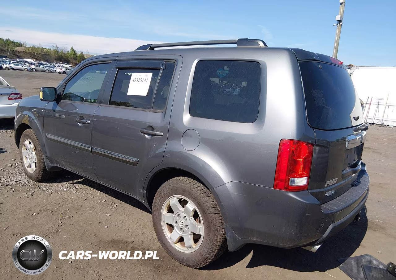 2011 Honda Pilot Touring VIN:5FNYF4H93BB077641 - 3