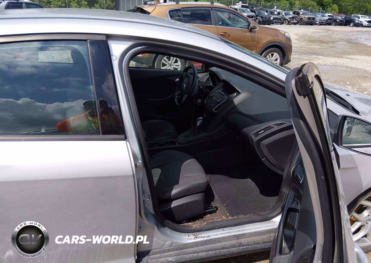 2015 Ford Focus Se VIN:1FADP3F23FL229678 - 5