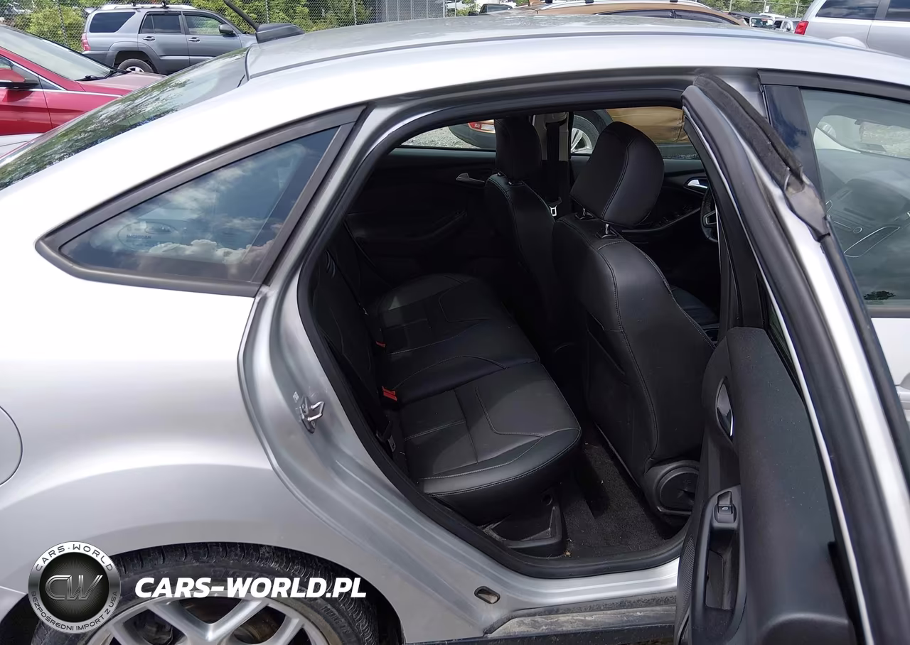 2015 Ford Focus Se VIN:1FADP3F23FL229678 - 8