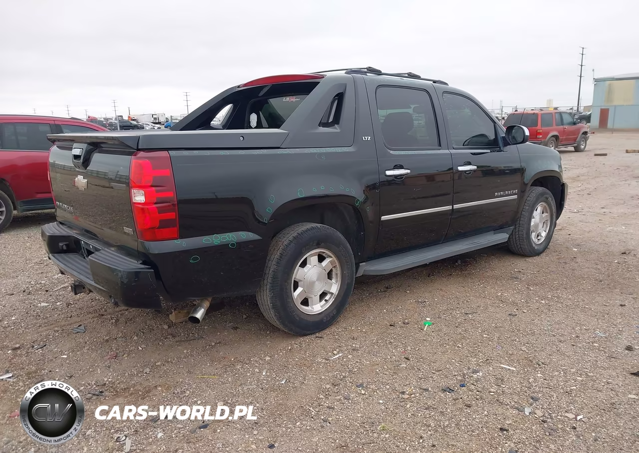 2011 Chevrolet Avalanche 1500 Ltz VIN:3GNTKGE3XBG347327 - 4