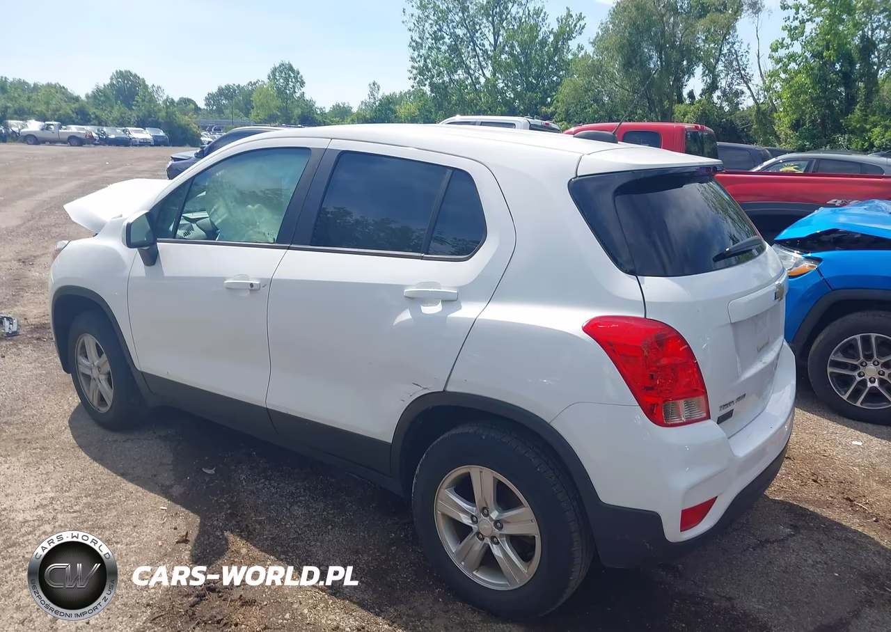 2020 Chevrolet Trax Awd Ls VIN:3GNCJNSB4LL121957 - 3