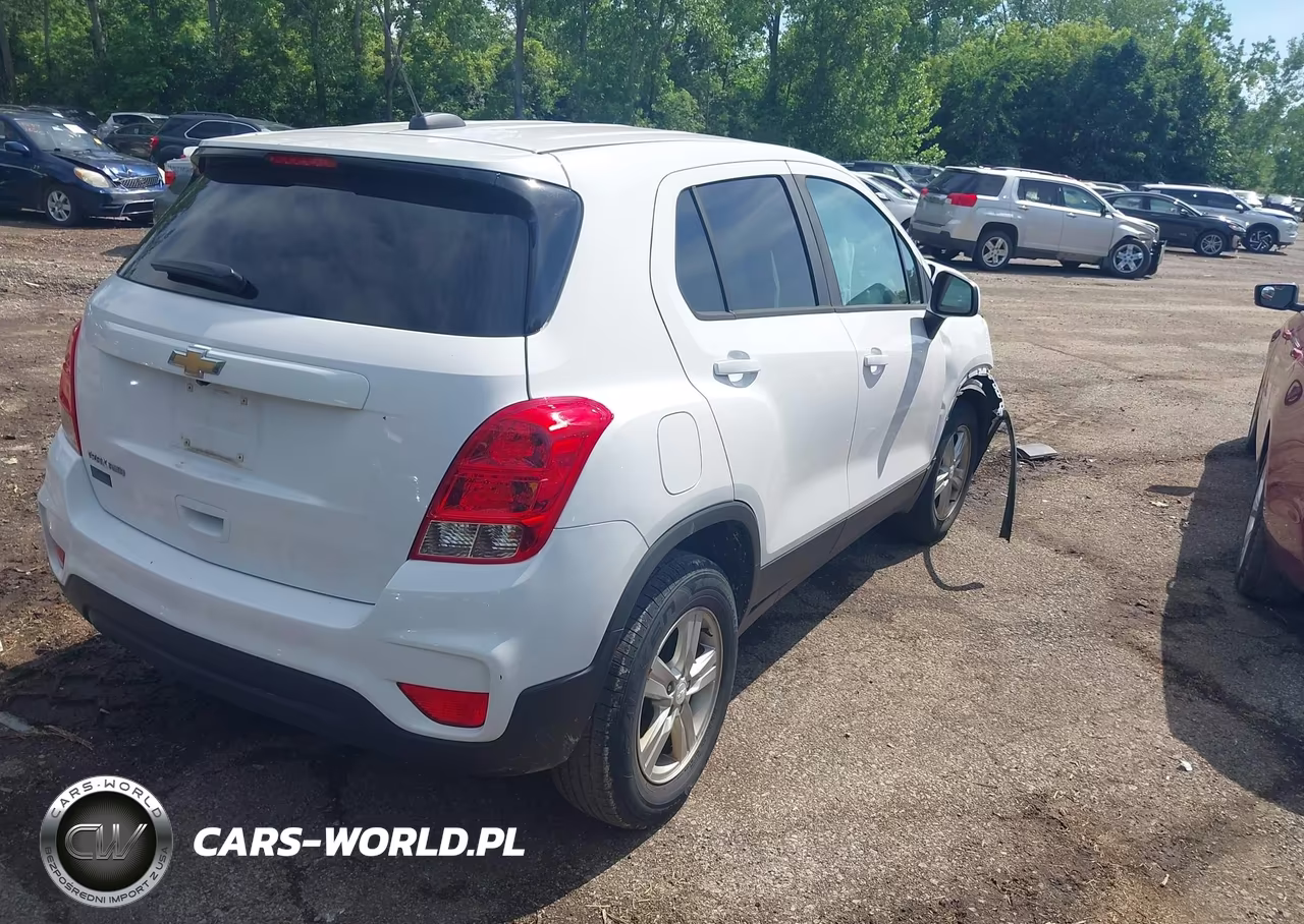 2020 Chevrolet Trax Awd Ls VIN:3GNCJNSB4LL121957 - 4