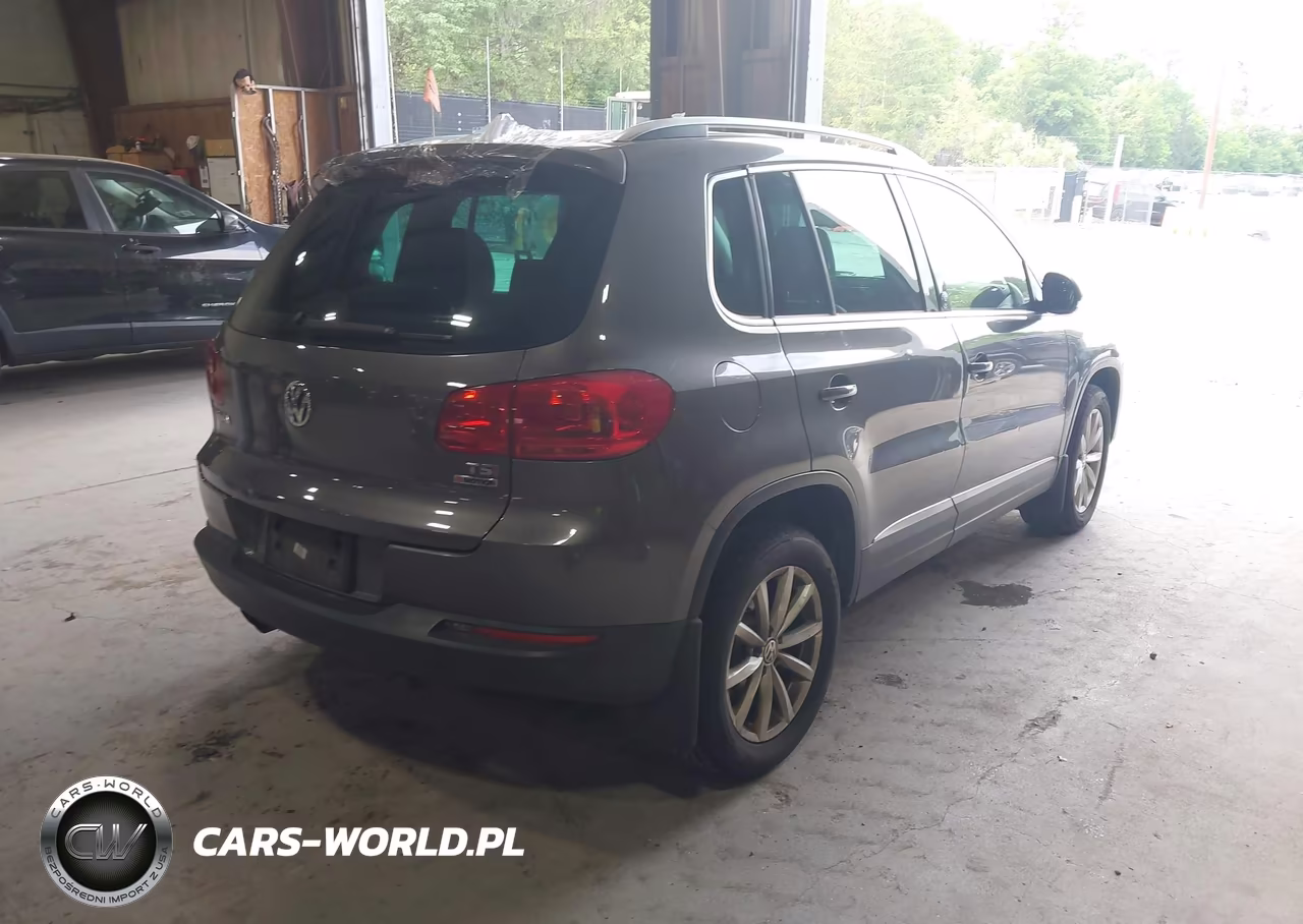 2017 Volkswagen Tiguan 2.0T Wolfsburg Edition VIN:WVGSV7AXXHK030519 - 4