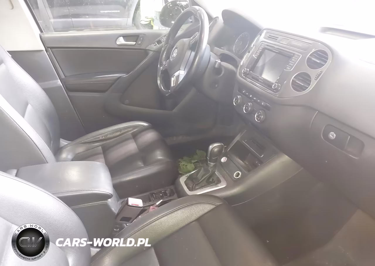2017 Volkswagen Tiguan 2.0T Wolfsburg Edition VIN:WVGSV7AXXHK030519 - 5