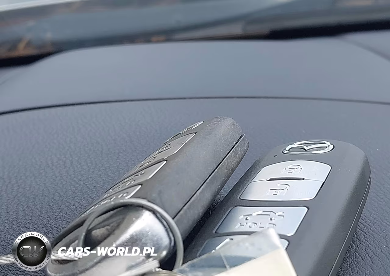 2018 Mazda Mazda6 Touring VIN:JM1GL1VM6J1313086 - 11