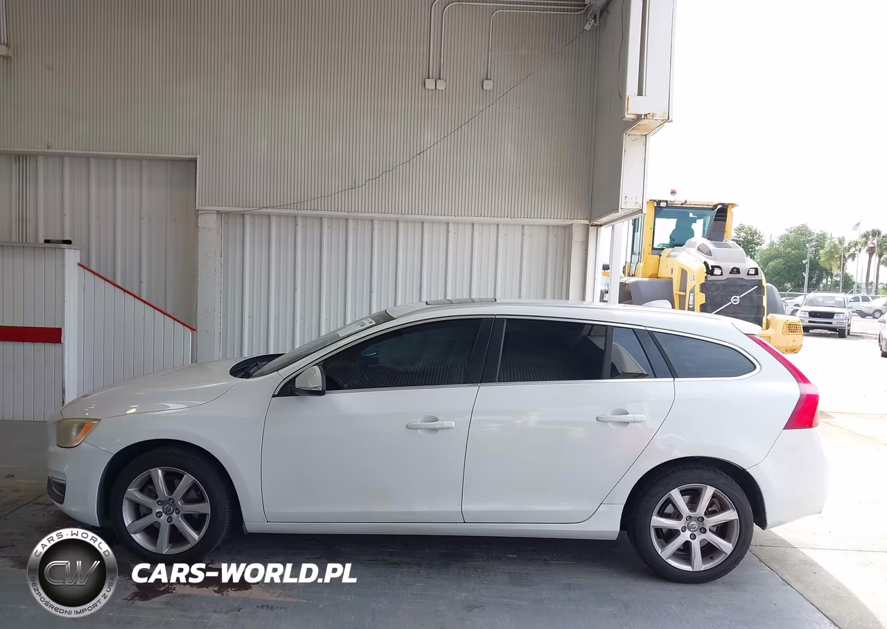 2016 Volvo V60 T5 Drive-E Premier VIN:YV140MEK2G1288640 - 14