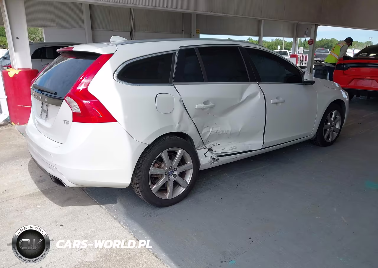 2016 Volvo V60 T5 Drive-E Premier VIN:YV140MEK2G1288640 - 4