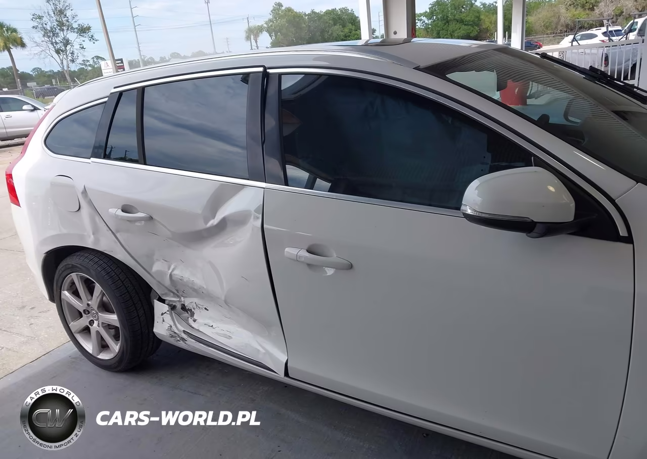 2016 Volvo V60 T5 Drive-E Premier VIN:YV140MEK2G1288640 - 6