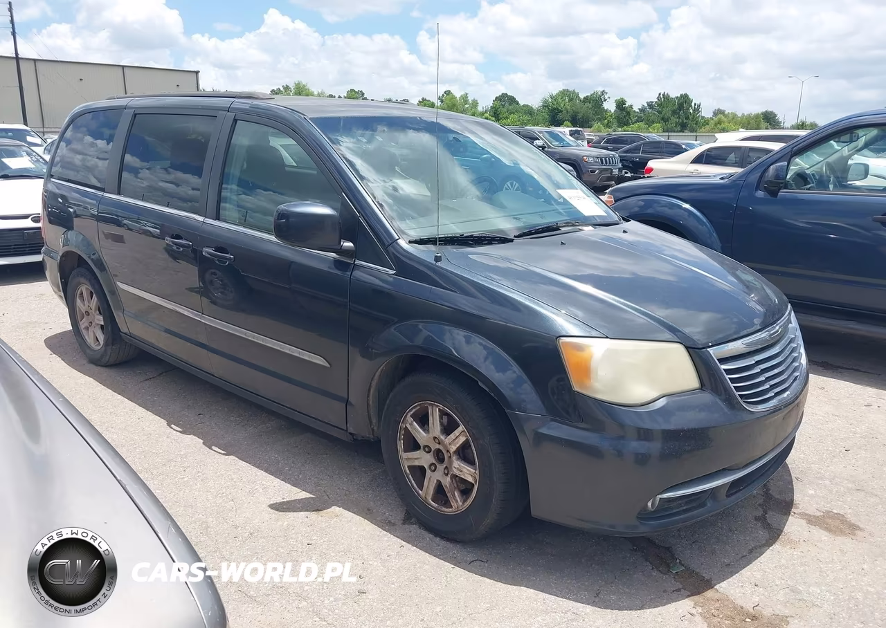 2013 Chrysler Town & Country Touring – zdjęcie 1 z 11