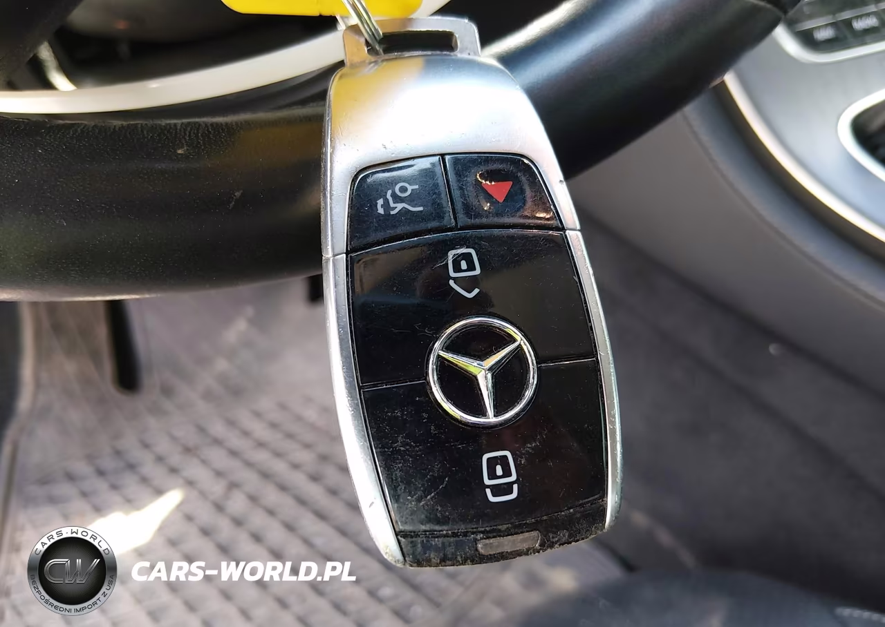 2018 Mercedes-Benz E 300 4Matic VIN:WDDZF4KB6JA463483 - 11