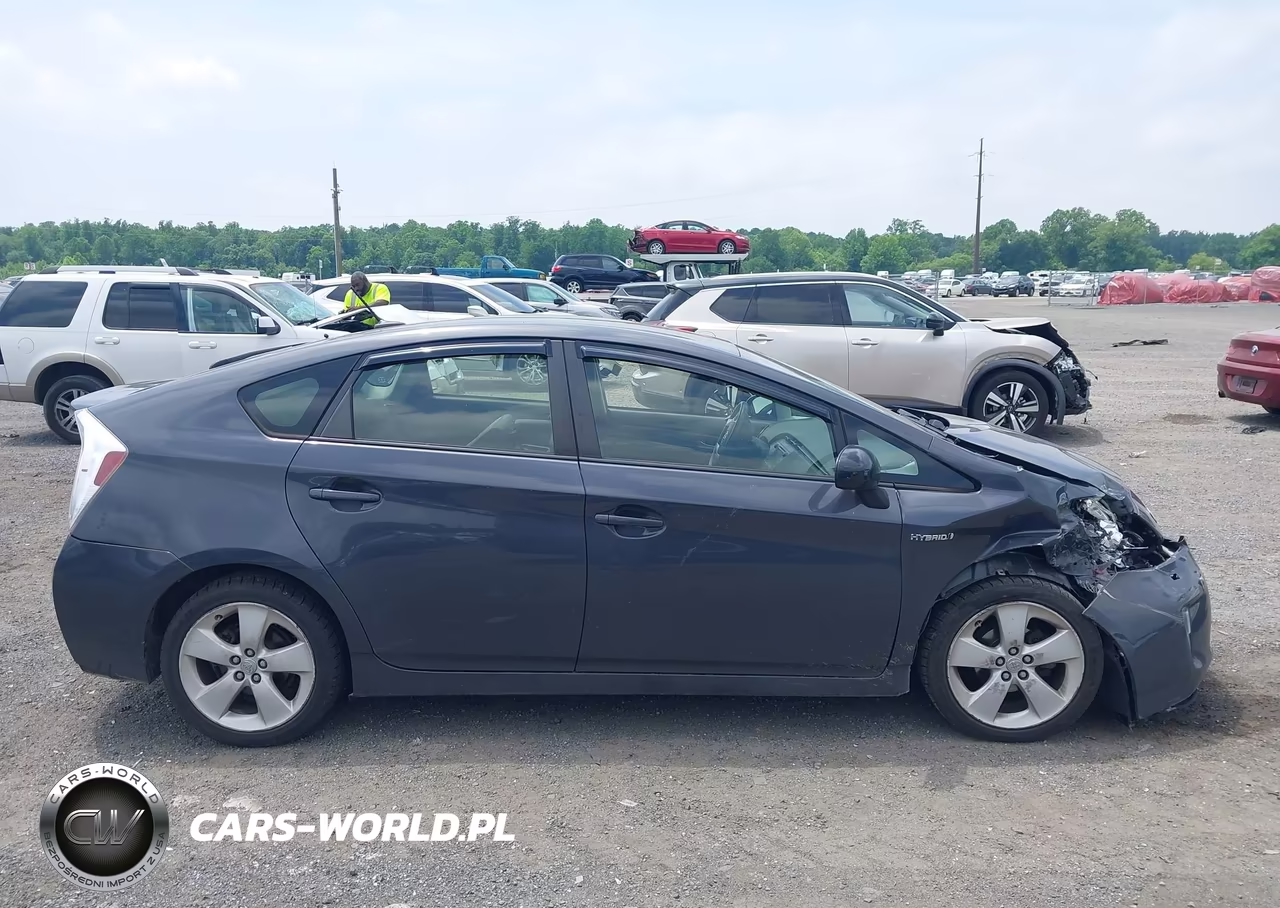 2013 Toyota Prius Five VIN:JTDKN3DU3D1669209 - 13