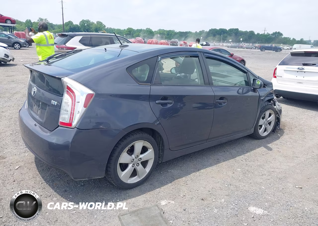 2013 Toyota Prius Five VIN:JTDKN3DU3D1669209 - 4