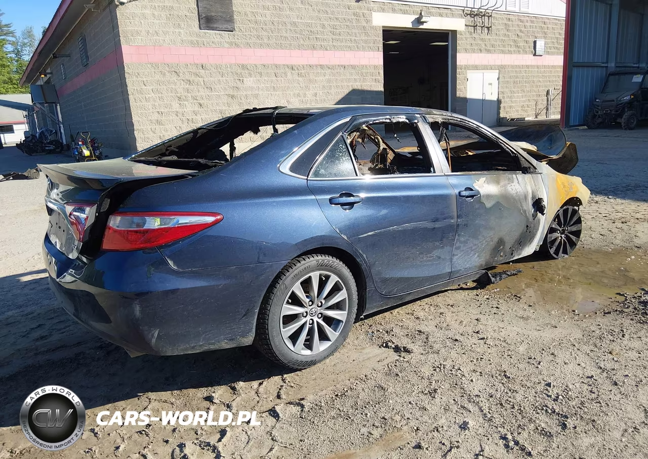 2015 Toyota Camry Xle VIN:4T1BF1FK3FU882400 - 4