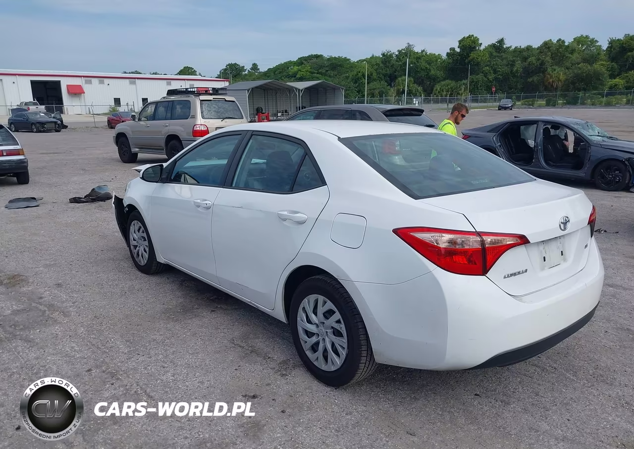 2019 Toyota Corolla Le VIN:5YFBURHE0KP876450 - 3