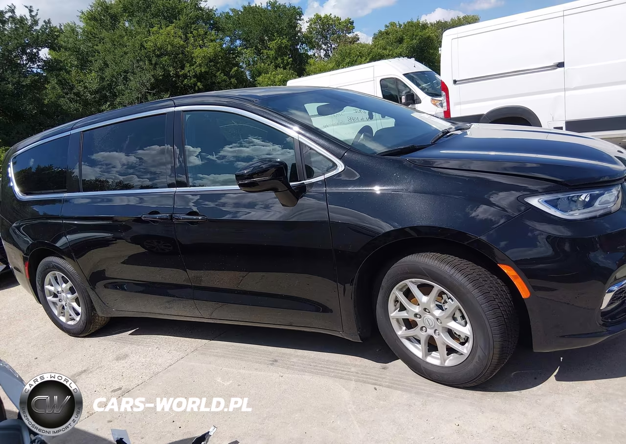 2026 Chrysler Pacifica Select VIN:2C4RC1BG5TR273119 - 13