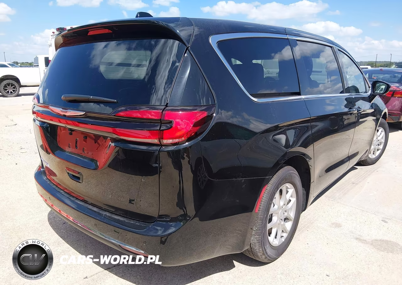 2026 Chrysler Pacifica Select VIN:2C4RC1BG5TR273119 - 4