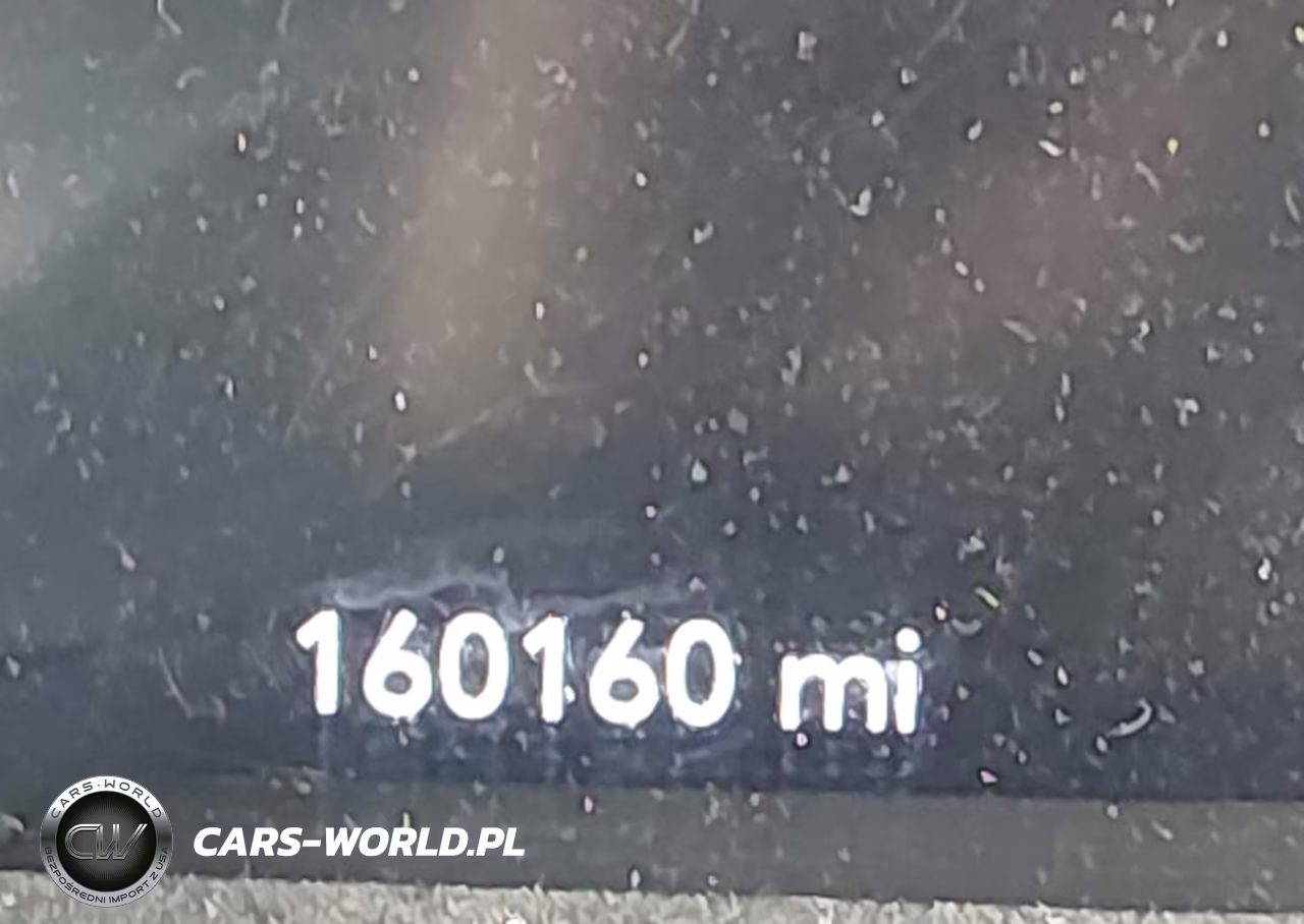 2019 Jeep Wrangler Unlimited Sahara 4X4 VIN:1C4HJXEN7KW590369 - 15