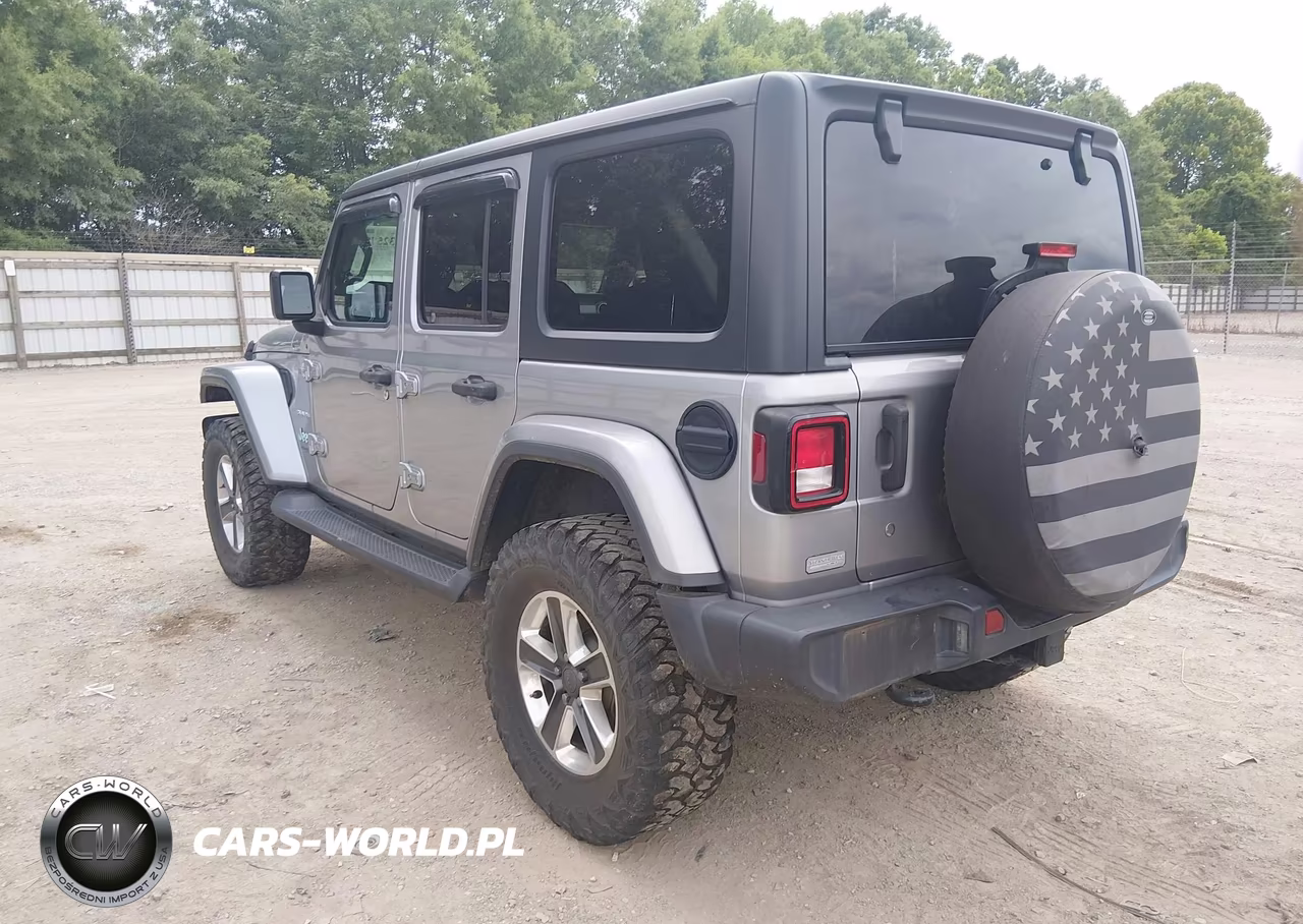 2019 Jeep Wrangler Unlimited Sahara 4X4 VIN:1C4HJXEN7KW590369 - 3