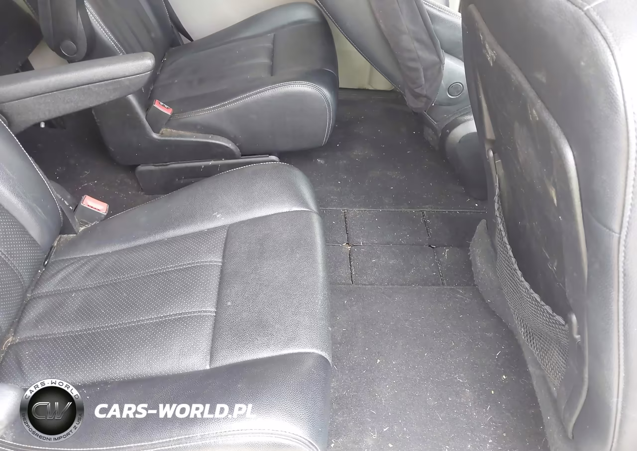 2013 Chrysler Town & Country Touring-L VIN:2C4RC1CG2DR588766 - 8