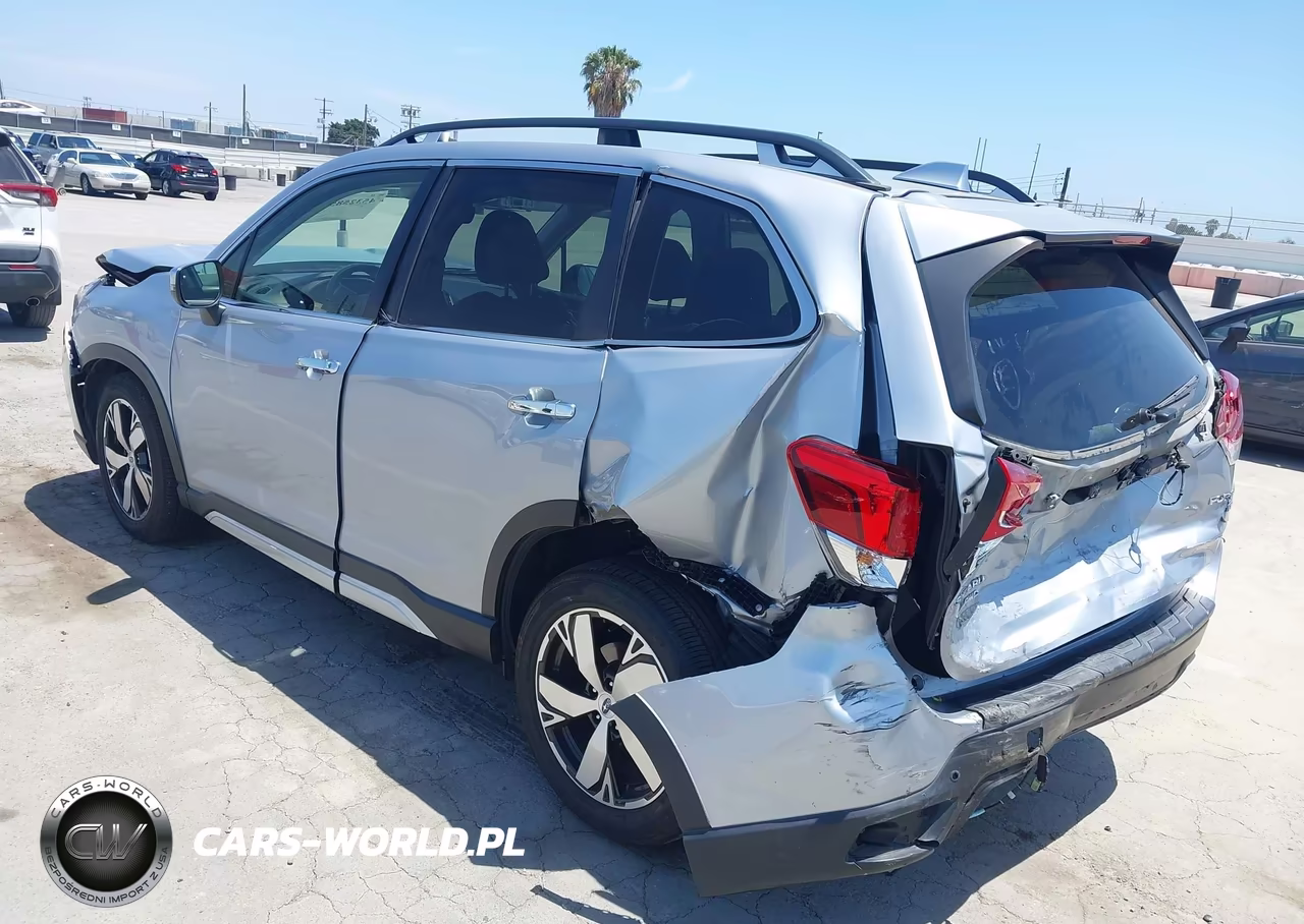 2019 Subaru Forester Touring VIN:JF2SKAWC3KH517289 - 3
